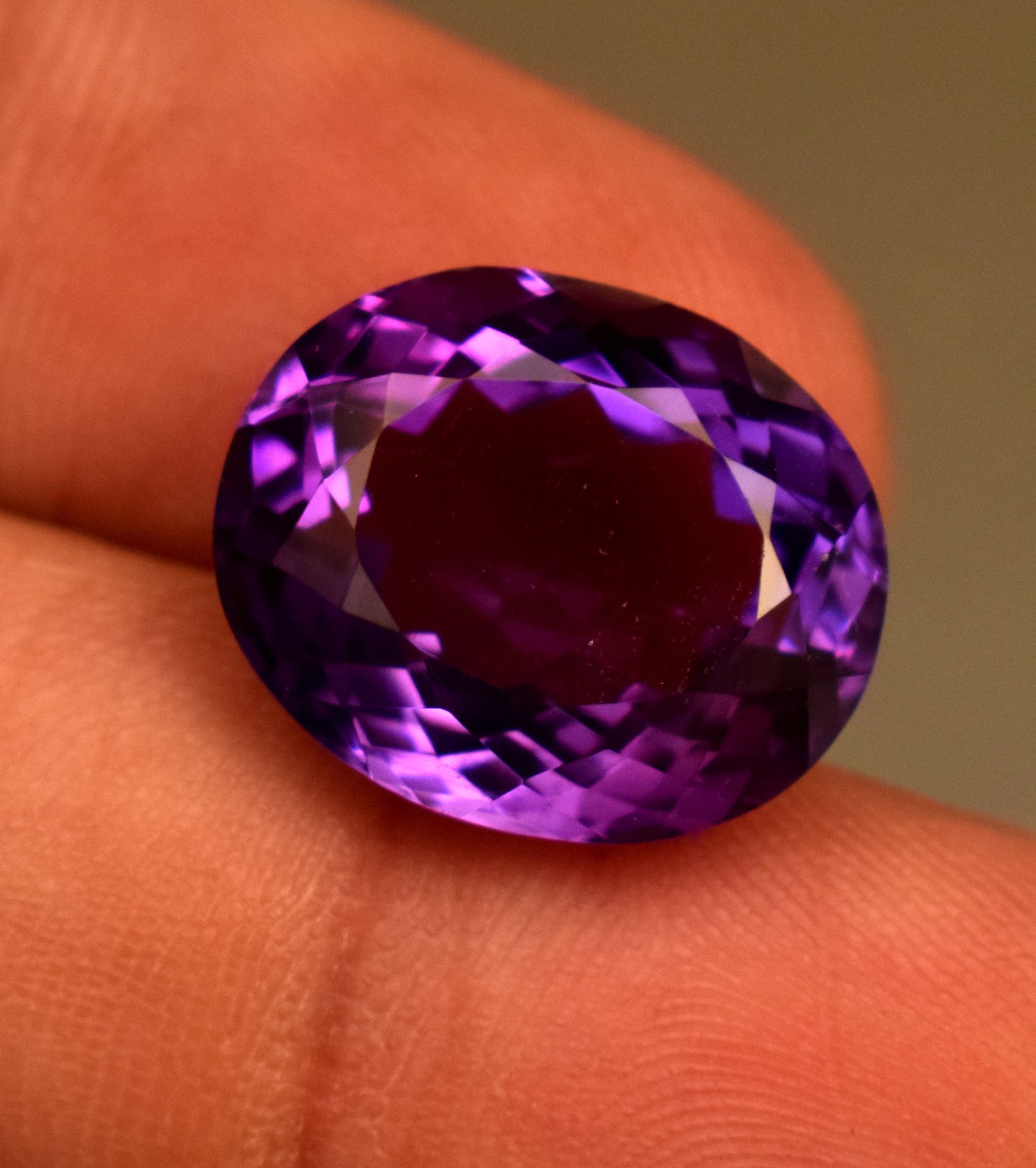 Amethyst Gemstone - یاقوتِ ارغوانی